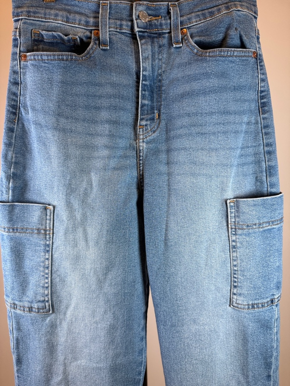 Signature by Levi Strauss Straight-Leg Light Blue Cargo Jeans. Size 6 - Picture 3 of 11